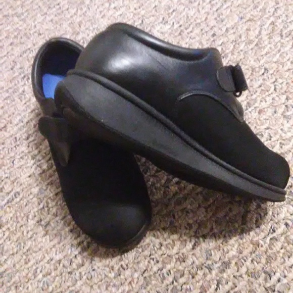 Shoes - Picture 3 of 3